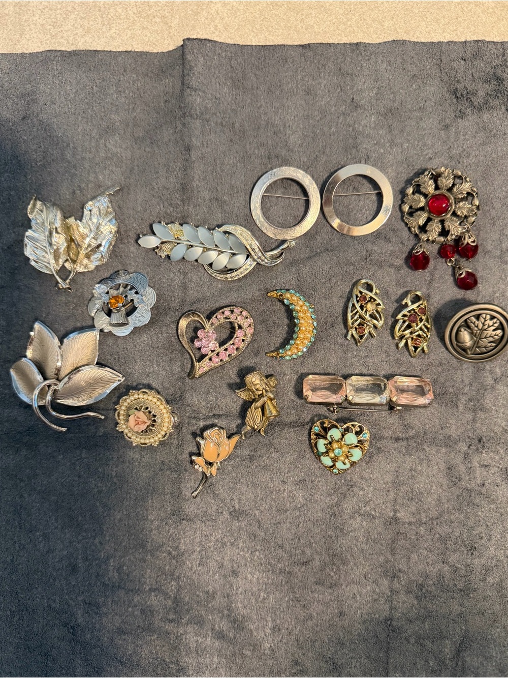 Vintage 70’s Broaches Jewelry Gems & Rhinestones 17 PCs